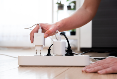 Symbolfoto Energiesparen Steckdosen