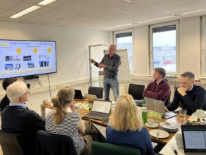 Energiegemeinschaften verstehen: Forschungsprojekt RENvolveIT zeigt, wie der Einstieg wirklich gelingt